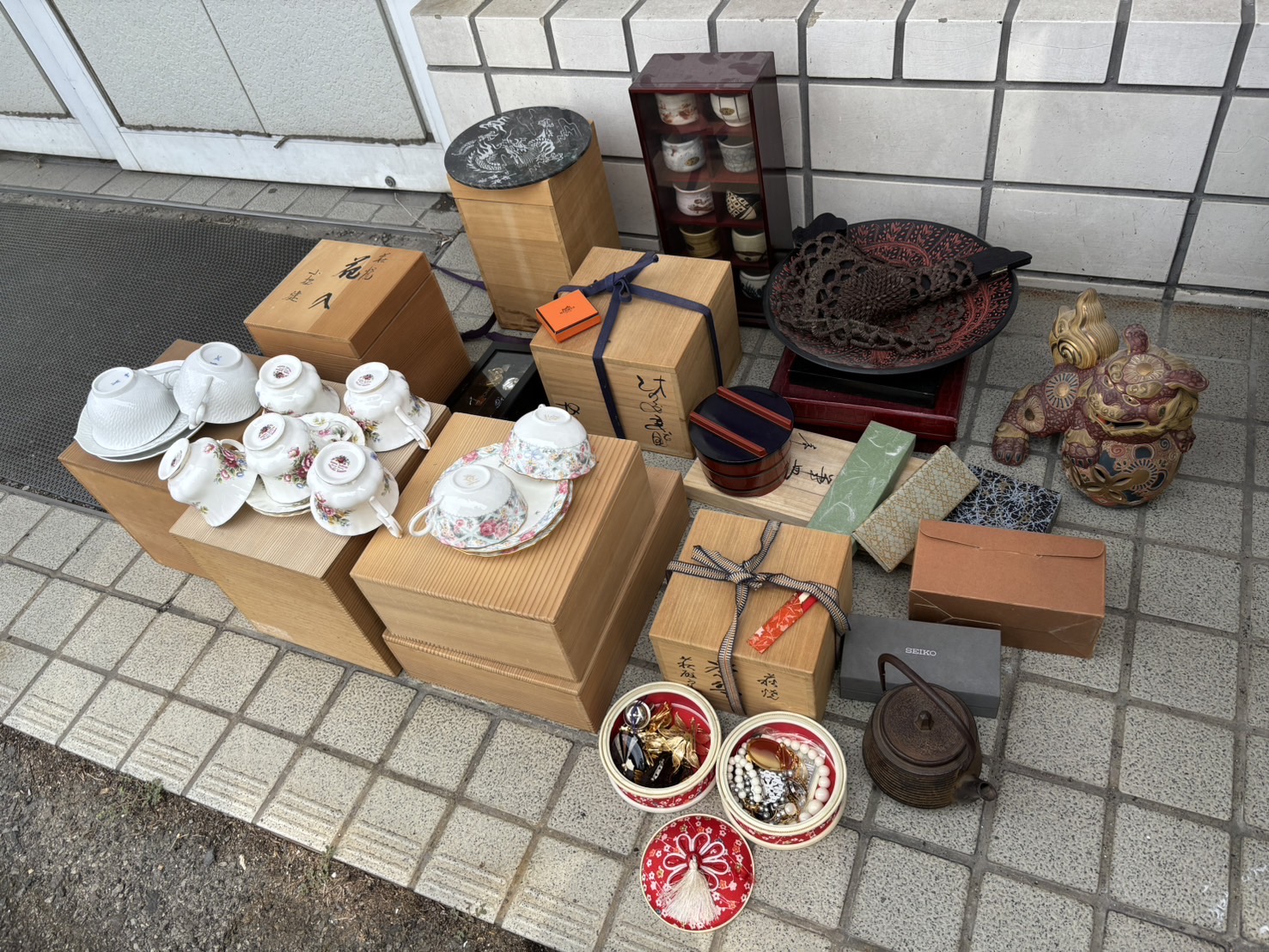 画像：洋食器、茶道具などを買取させて頂きました。
