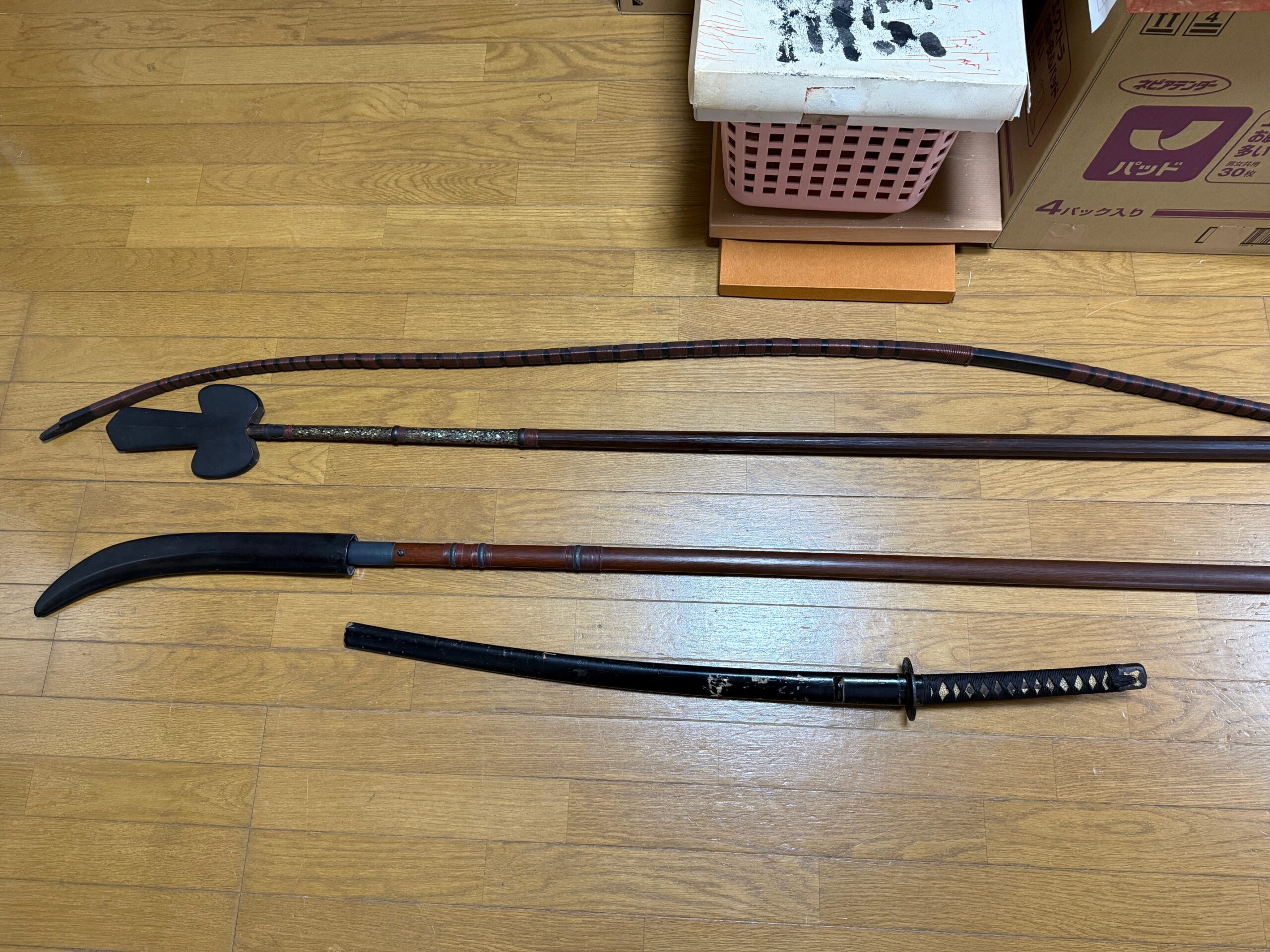 画像：刀、薙刀などを買取させて頂きました。