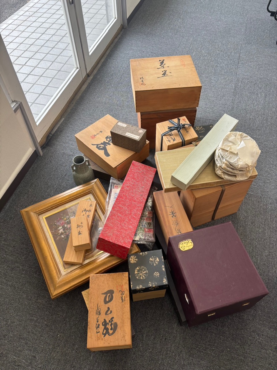 画像：漆器類、額類、将棋道具などを買取させて頂きました。