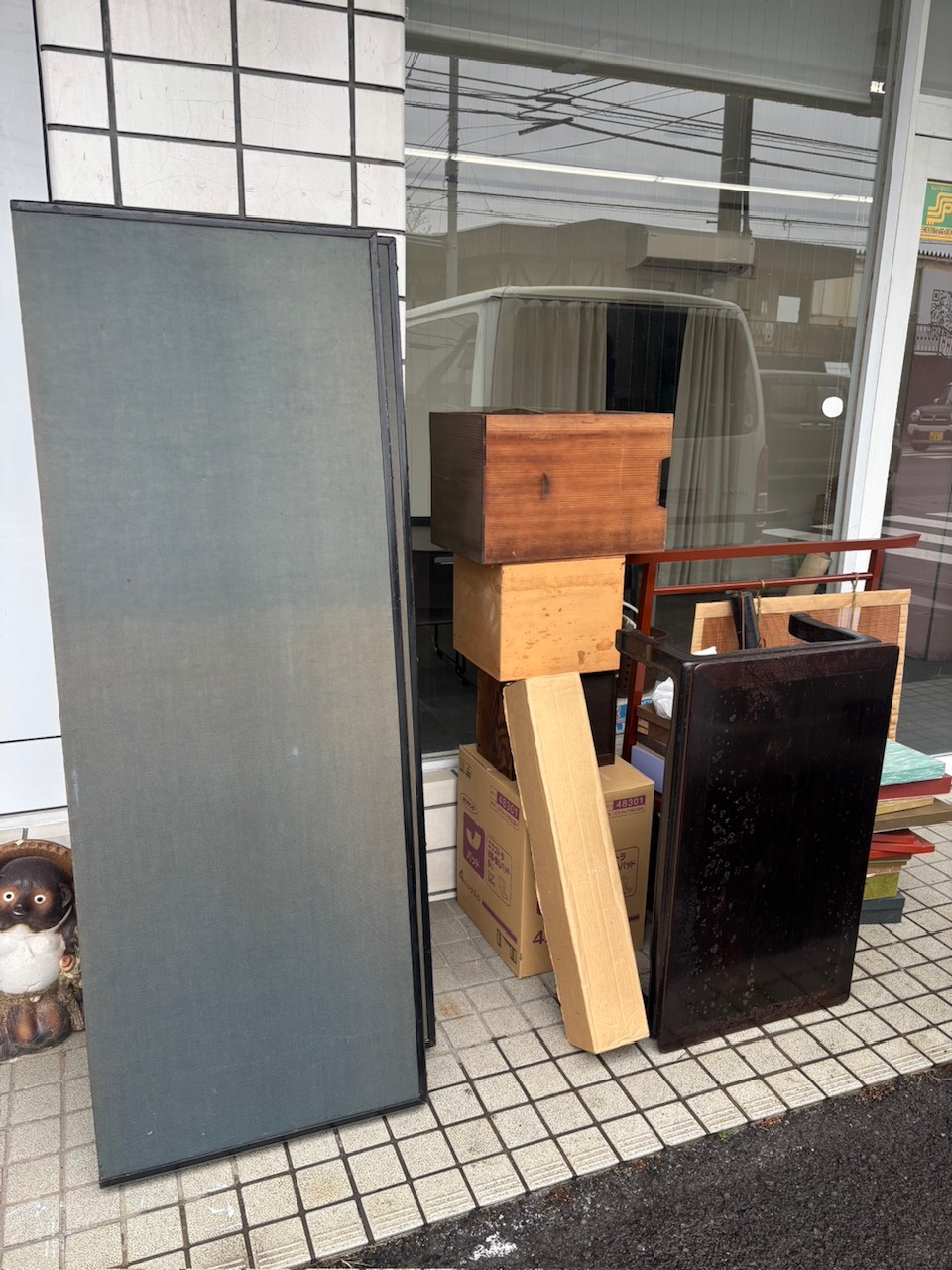 画像：坂出市で屏風、座卓、火鉢などを買取させて頂きました。