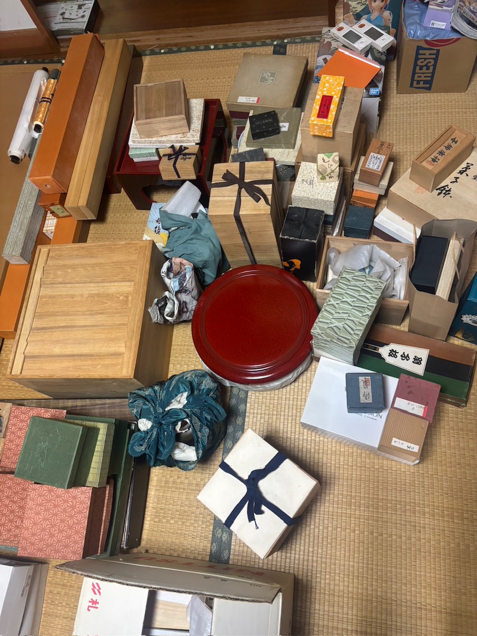 画像：三豊市で茶道具、屏風、掛軸などを買取させて頂きました。