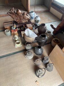 東かがわ市で出張買取した鉄瓶や火鉢などの骨董品