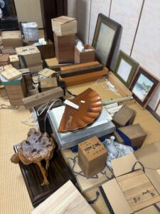 徳島県の骨董品出張買取で査定した陶磁器や塗物、木箱入りの美術品